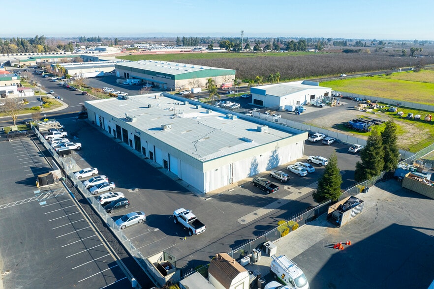 More Photos Of 526 Charity Way, Modesto Warehouse For Lease