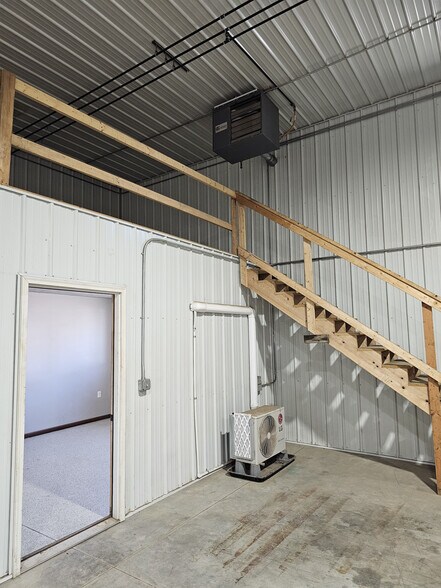 More Photos Of 47001 Mona St, Tea Distribution For Lease