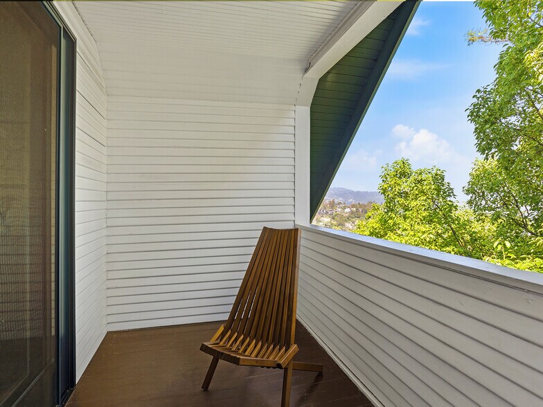 More Photos Of 1825 Altivo Way, Los Angeles Multifamily For Sale