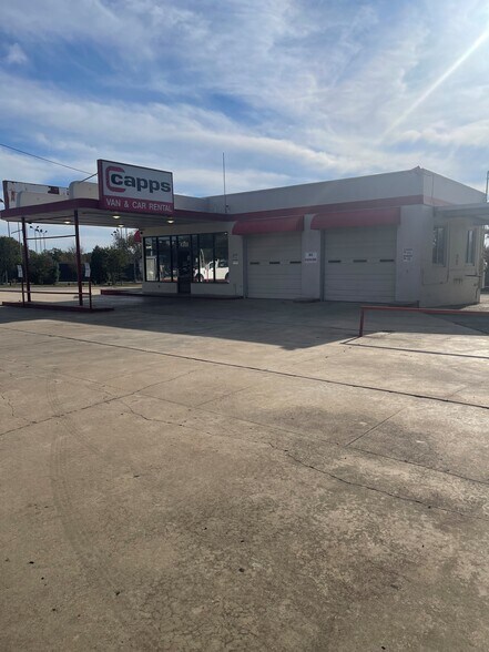 More Photos Of 4300 Airport Blvd, Austin Auto Dealership For Sale