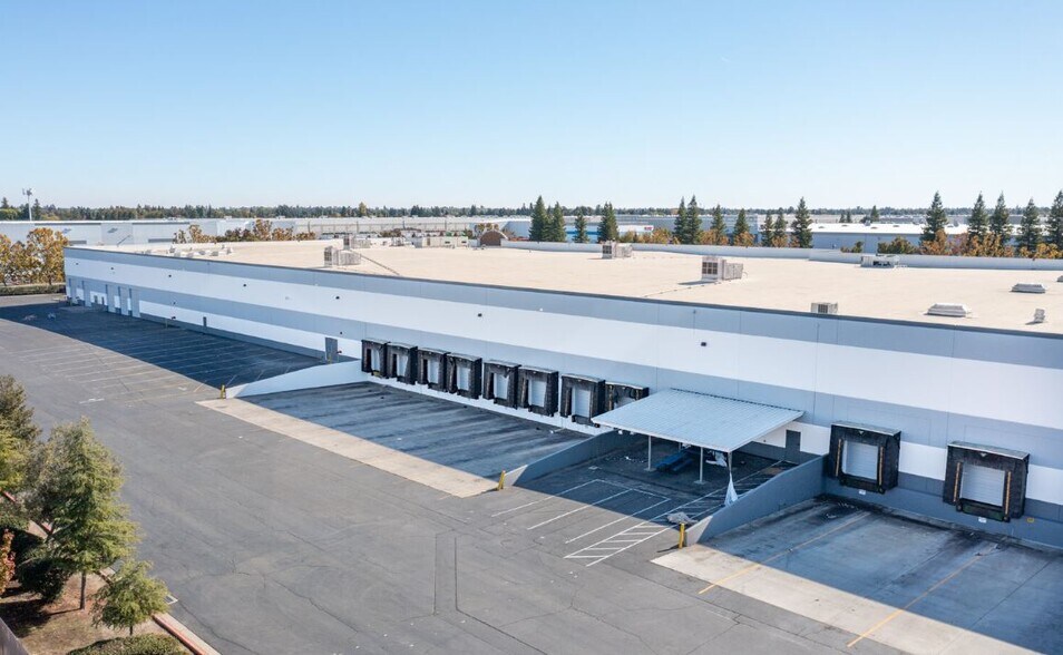 More Photos Of 3500 Carlin Dr, West Sacramento Distribution For Sale