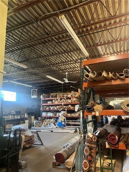 More Photos Of 1236 E Washington St, New Castle Showroom For Sale