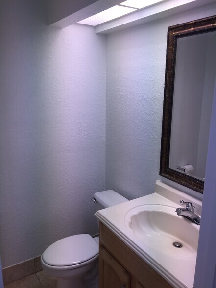 More Photos Of 2295 NW Corporate Blvd, Boca Raton Office Residential For Lease