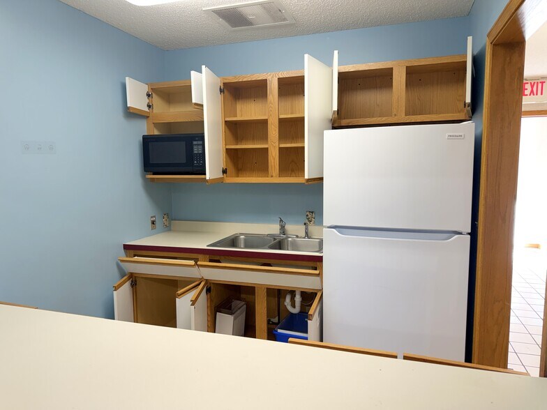 More Photos Of 14387 Edgewood Dr, Baxter Office For Lease