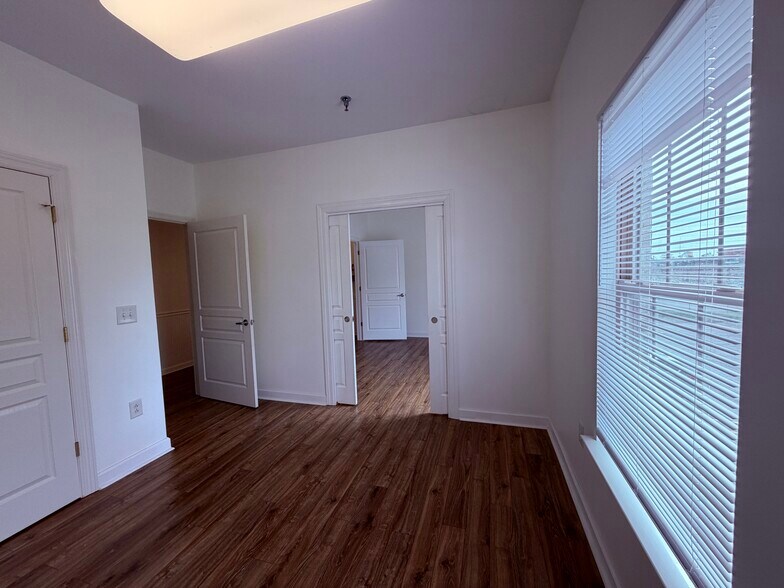 More Photos Of 5722 Hickory Plaza Dr, Nashville Office For Lease