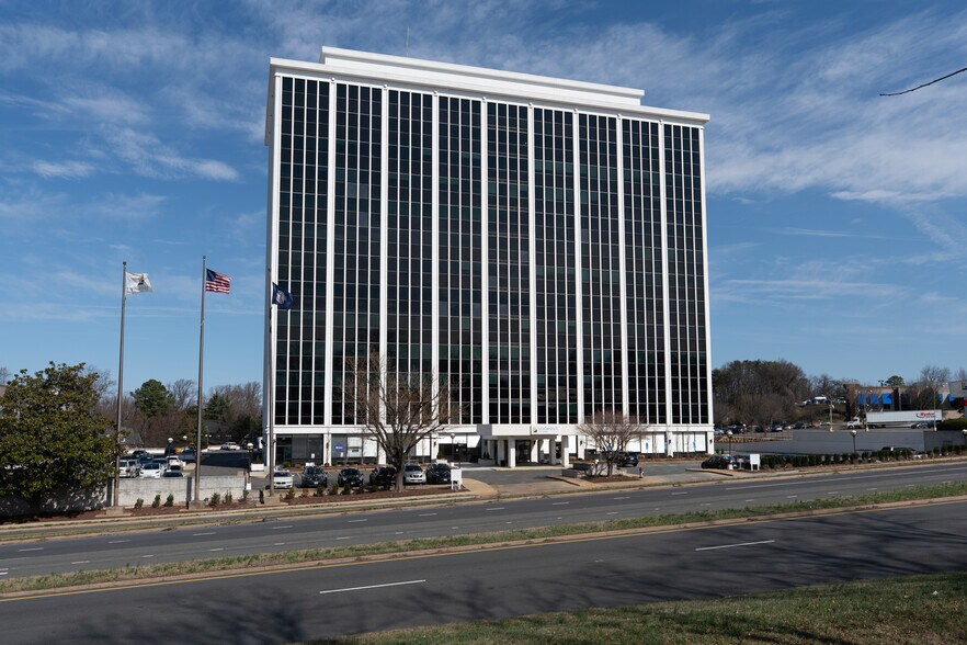 More Photos Of 6400 Arlington Blvd, Falls Church Office For Lease