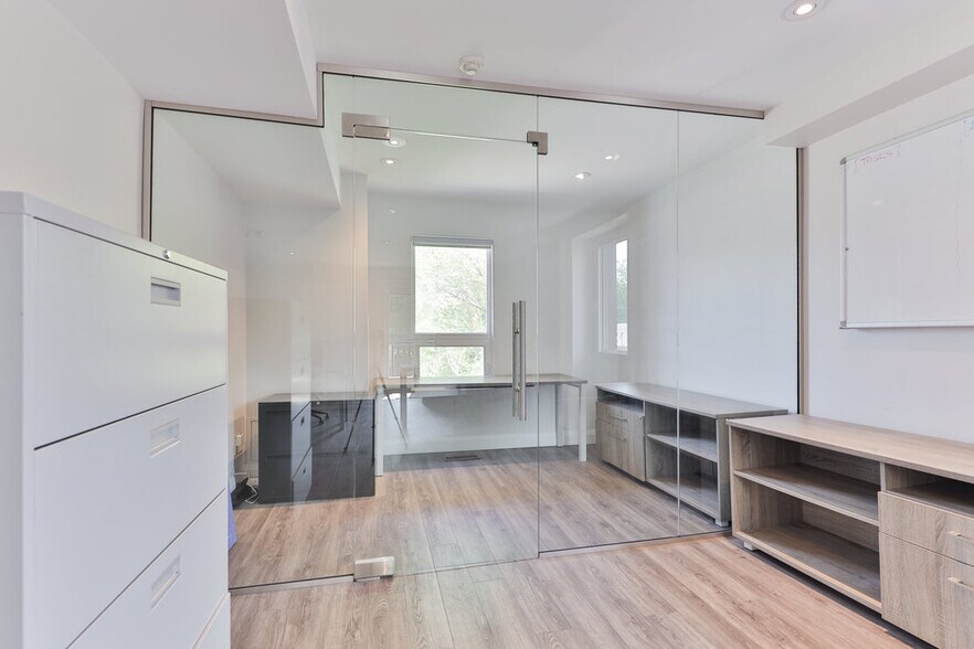 More Photos Of 15 Mississauga Rd S, Mississauga Office For Lease