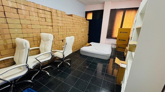 More Photos Of 6881 Kingspointe Pky, Orlando Flex For Sale