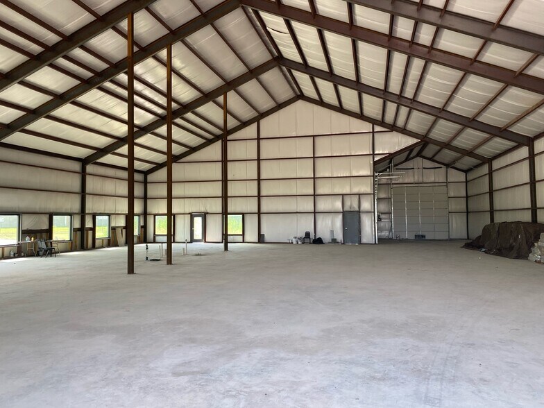 More Photos Of 131 Pecan st, Abbott Warehouse For Lease