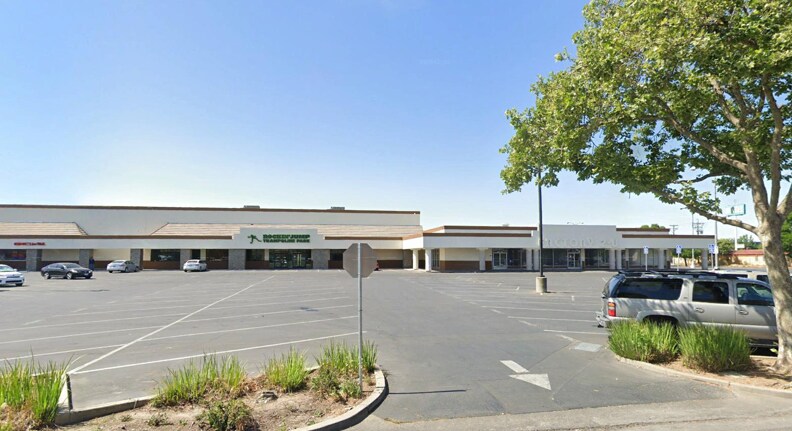 More Photos Of 1136-1230 W Main St, Merced Unknown For Lease