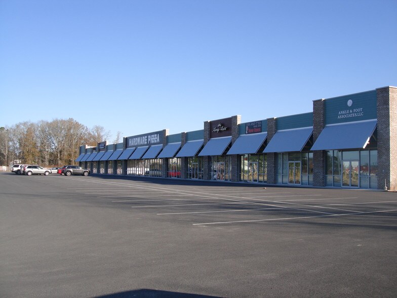 More Photos Of 119 Azalea Dr, Baxley Storefront For Lease
