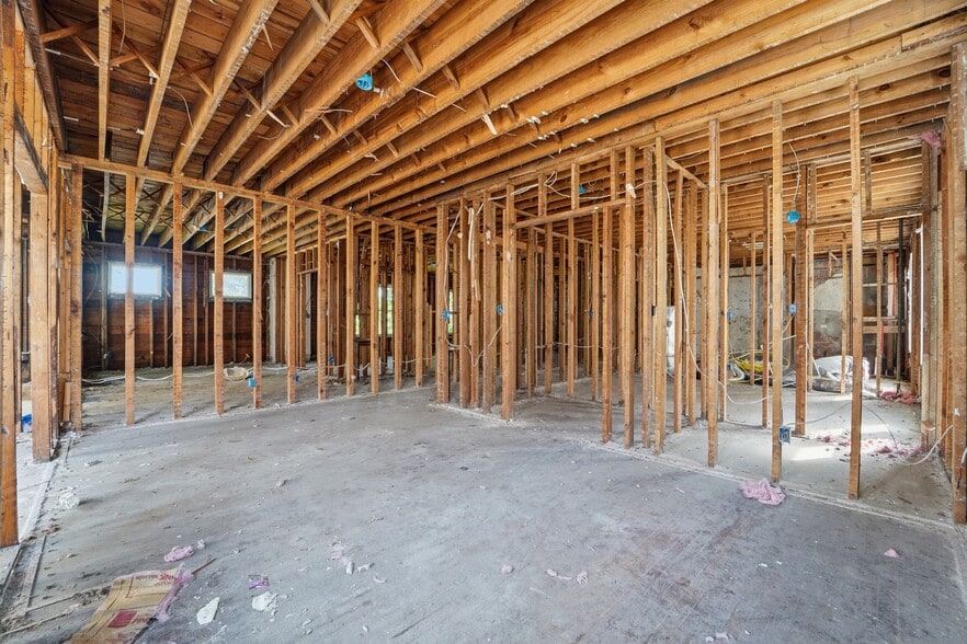 More Photos Of 1300 Porter St, Dearborn Apartments For Sale