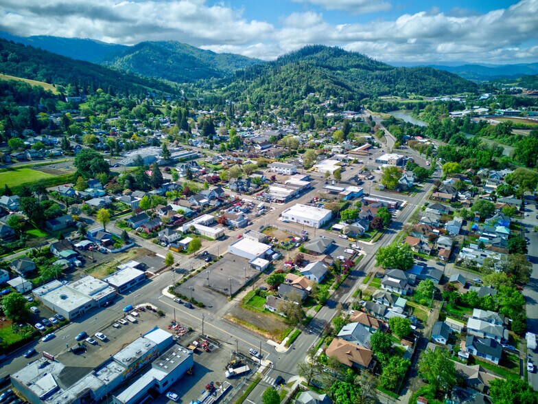 More Photos Of 1328 SE Stephens St, Roseburg Auto Dealership For Sale
