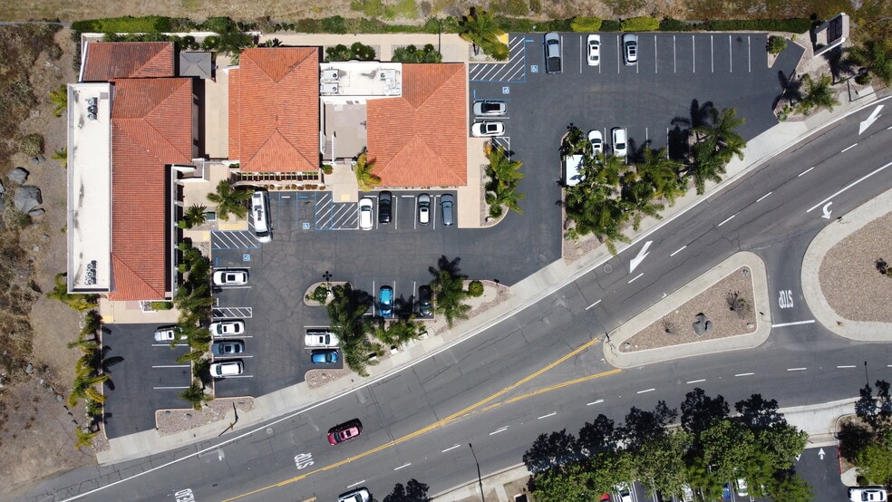 More Photos Of 911 Hacienda Dr, Vista Unknown For Lease