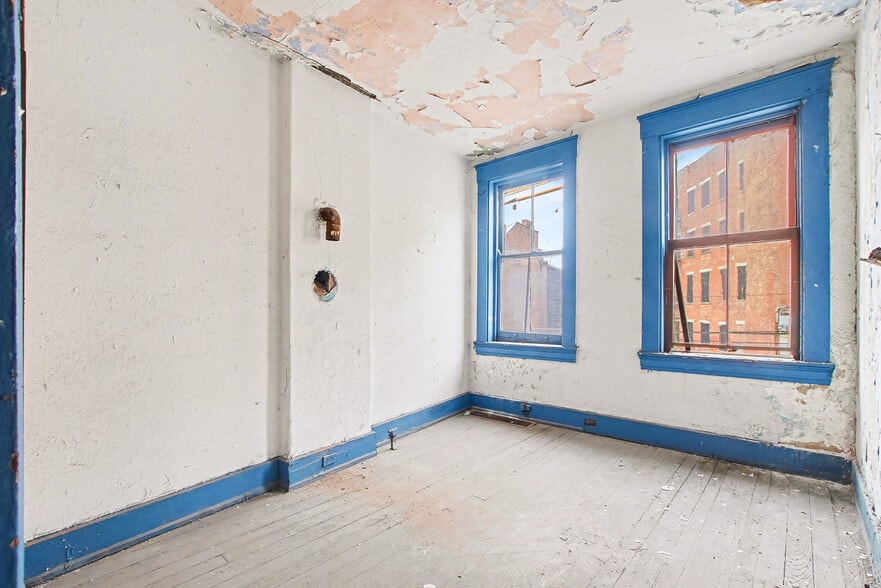 More Photos Of 2024 Mohawk Pl, Cincinnati Storefront Retail Residential For Sale