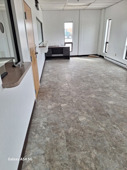 More Photos Of 5211 Oster Rd, Sheffield Village Truck Terminal For Lease