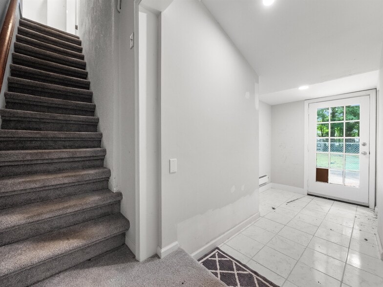 More Photos Of 247 N Middletown Rd, Pearl River Apartments For Sale