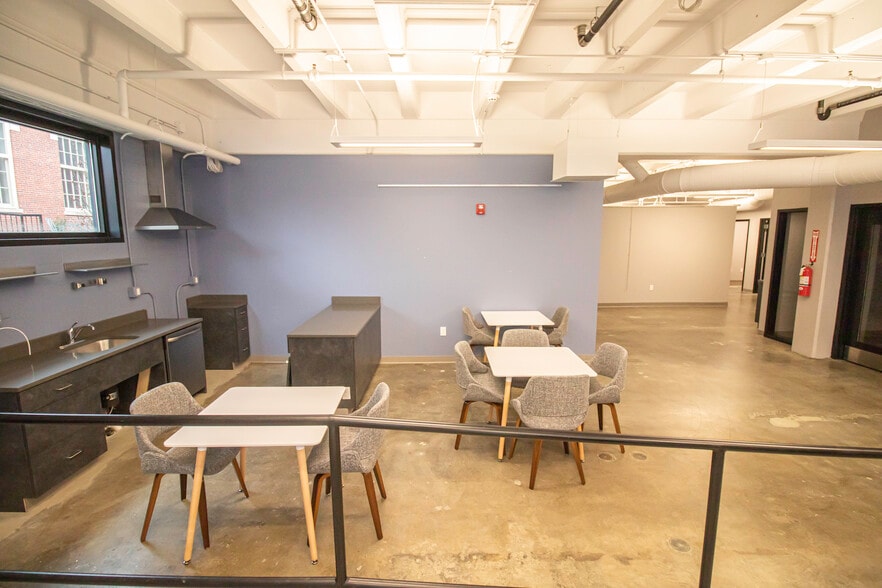 More Photos Of 615 Ferry St, Lafayette Office Residential For Lease