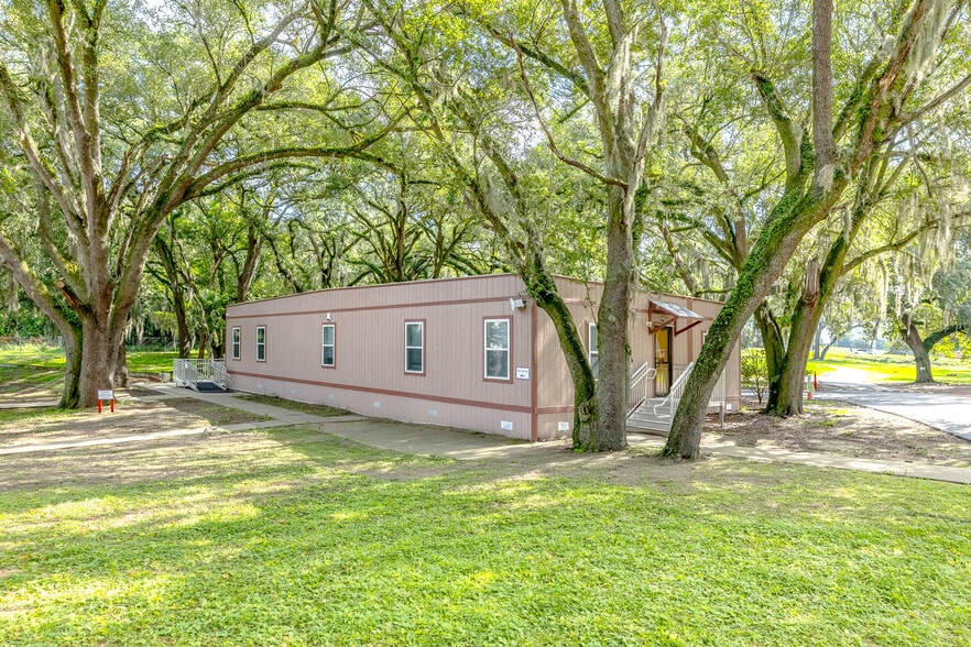 More Photos Of 6837 Lakeville Rd, Orlando Religious Facility For Sale
