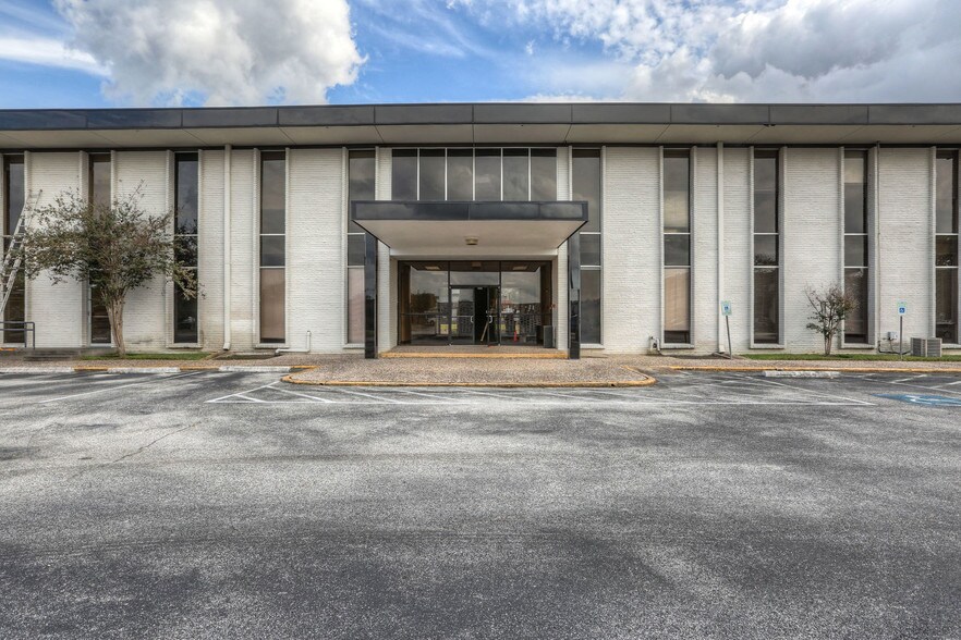 More Photos Of 1115 Gemini St, Houston Office For Lease