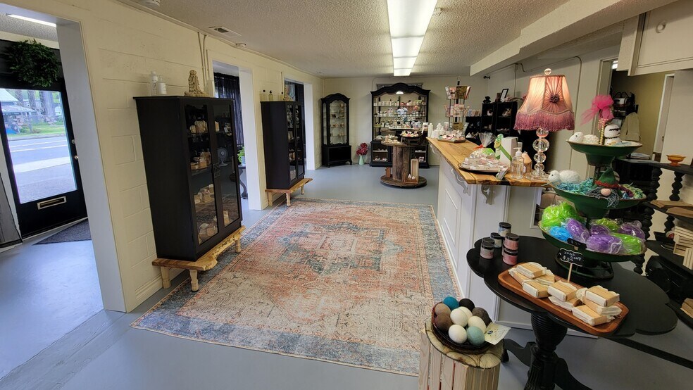 More Photos Of 206 NW 1st Ave, Kelso Storefront Retail Residential For Sale