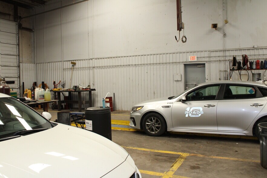 More Photos Of 1936 W Commerce St, Dallas Industrial For Lease