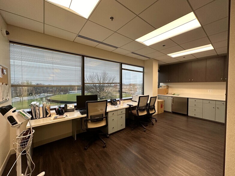 More Photos Of 12800 Middlebrook Rd, Germantown Office For Sale