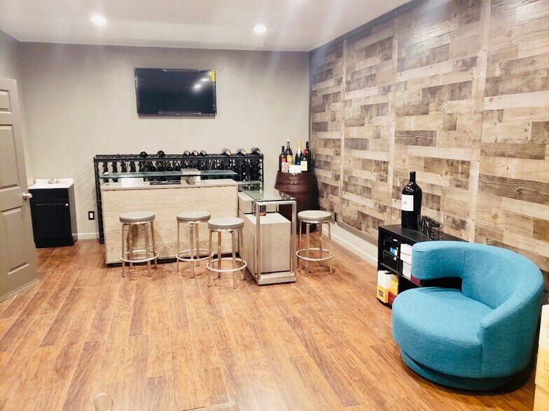 More Photos Of 1211 Okeechobee Rd, West Palm Beach Flex For Lease