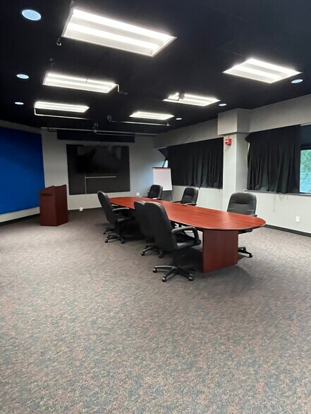 More Photos Of 600 Beacon Pkwy W, Birmingham Medical For Lease