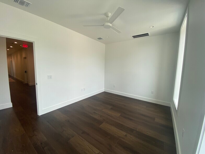 More Photos Of 123 E Jackson St, Burnet Coworking Space