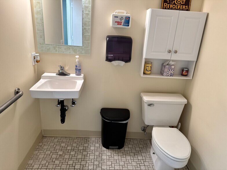 More Photos Of 38 Main St, Windsor Locks Office For Lease