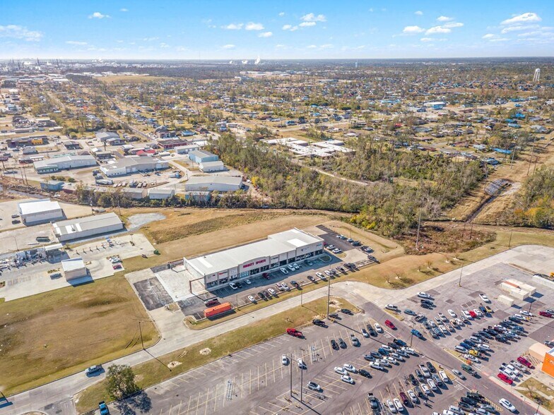 More Photos Of 329 N Cities Service Hwy, Sulphur General Retail For Lease