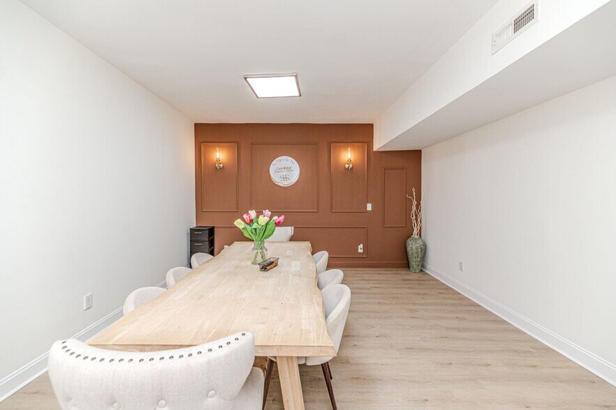 More Photos Of 200-208 S Steele St, Sanford Storefront For Lease