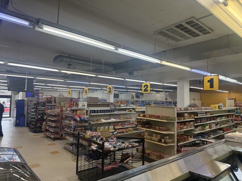 More Photos Of 2132 W Washington Blvd, Chicago General Retail For Sale