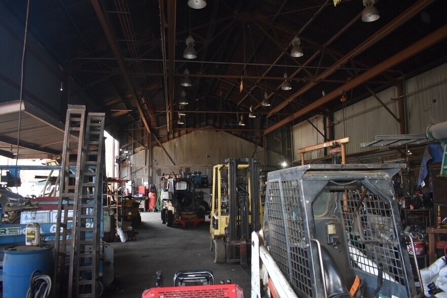 More Photos Of 8705 S Crocker St, Los Angeles Warehouse For Lease