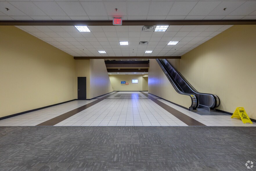 More Photos Of 14002 E 21st St, Tulsa Unknown For Lease