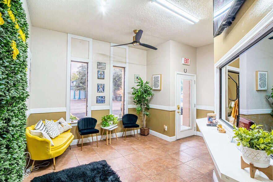 More Photos Of 102 Fletcher Dr, Del Rio General Retail For Sale