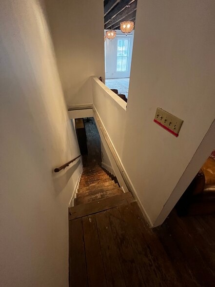 More Photos Of 610 E Market St, Louisville Freestanding For Sale