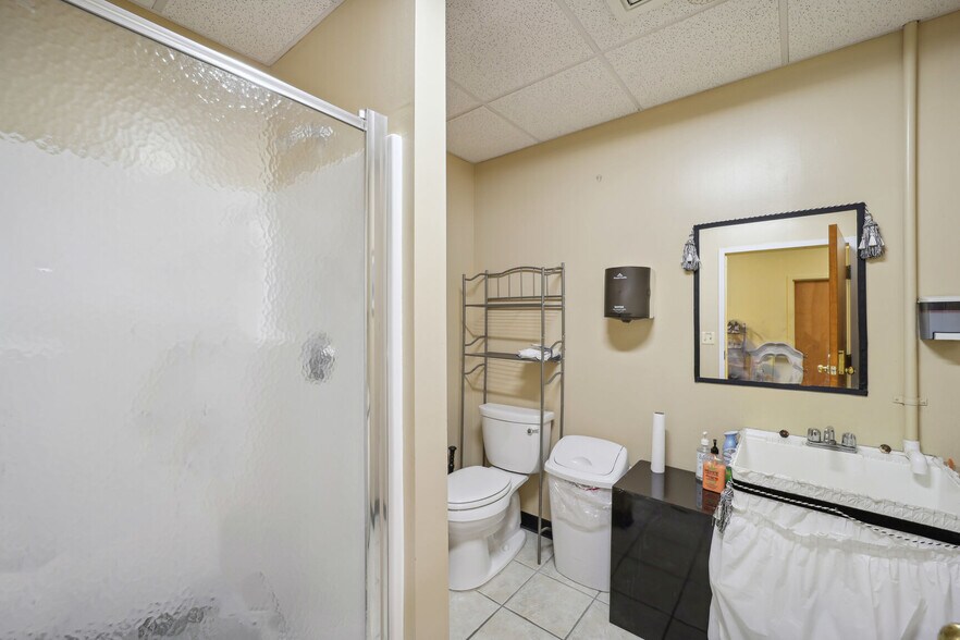 More Photos Of 5061 Allentown Rd, Suitland General Retail For Sale