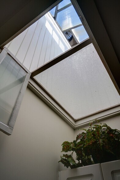 More Photos Of 606 Meredith Rd NE, Calgary Restaurant For Sale