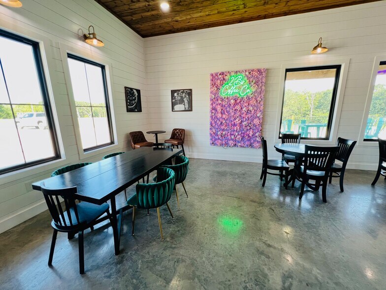 More Photos Of 211 W Highway 70, Madill Fast Food For Sale