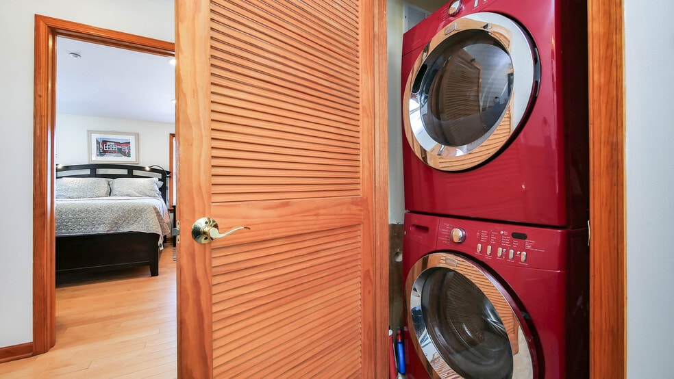 More Photos Of 236 S Bayview Dr, Strathmere Restaurant For Sale