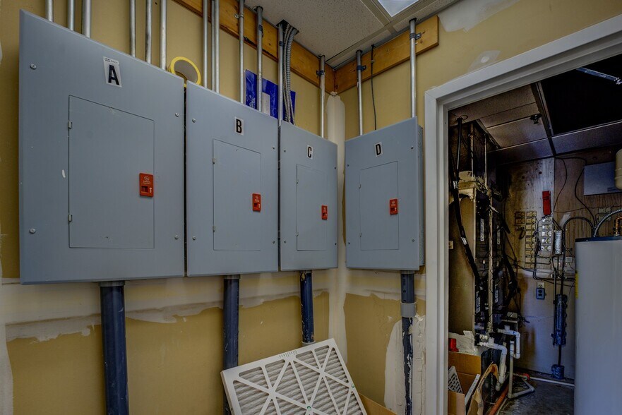 More Photos Of 1806 Over Lake Dr SE, Conyers Office For Sale