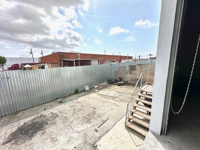 More Photos Of 322 W 131st St, Los Angeles Warehouse For Sale