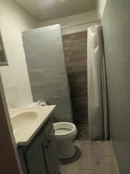 More Photos Of 925 W Main St, Yukon Apartments For Sale