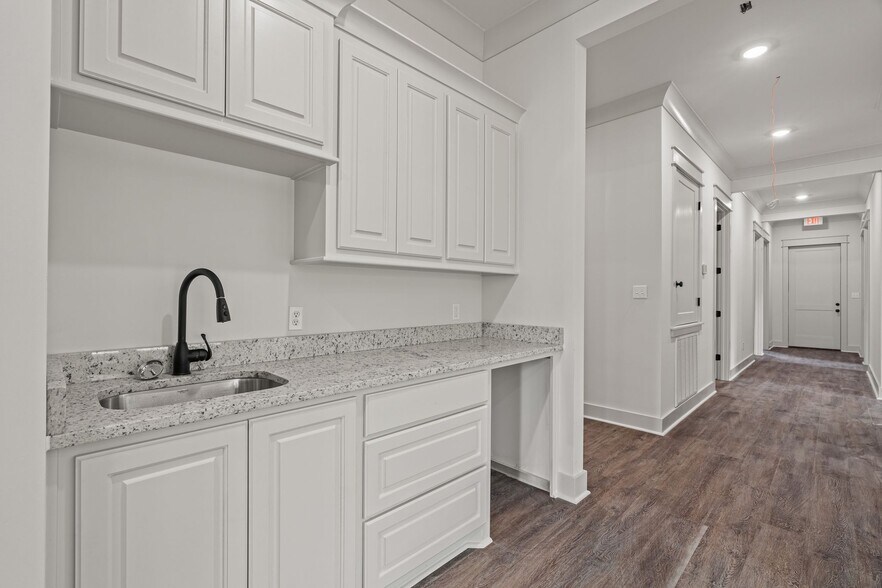 More Photos Of 4194 MS-589, Sumrall Office For Sale