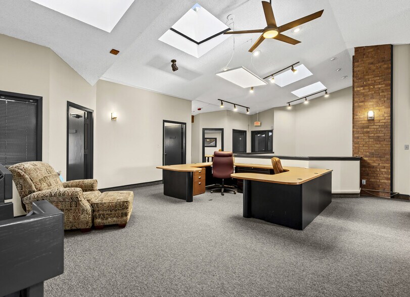 More Photos Of 1401-1405 W 29th St, Loveland Office For Sale