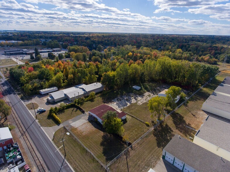 More Photos Of 3905 32nd St, Port Huron Truck Terminal For Sale