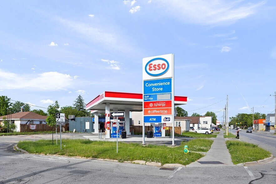 More Photos Of 33 Oak St E, Leamington Convenience Store For Sale