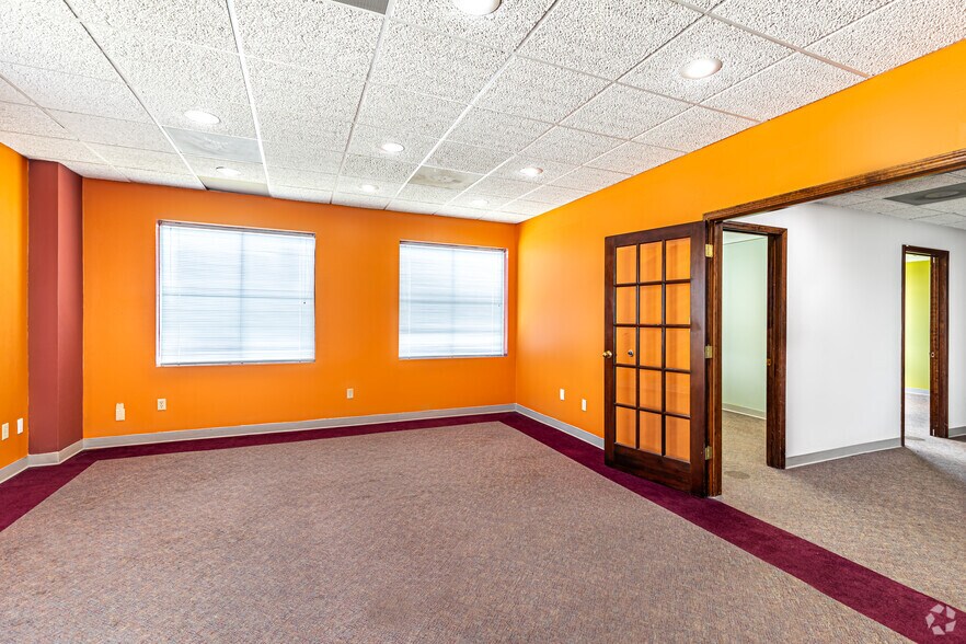 More Photos Of 3737 S Elizabeth St, Independence Office For Lease